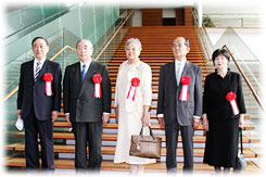 大野会長（中央）、荒井代表（右）